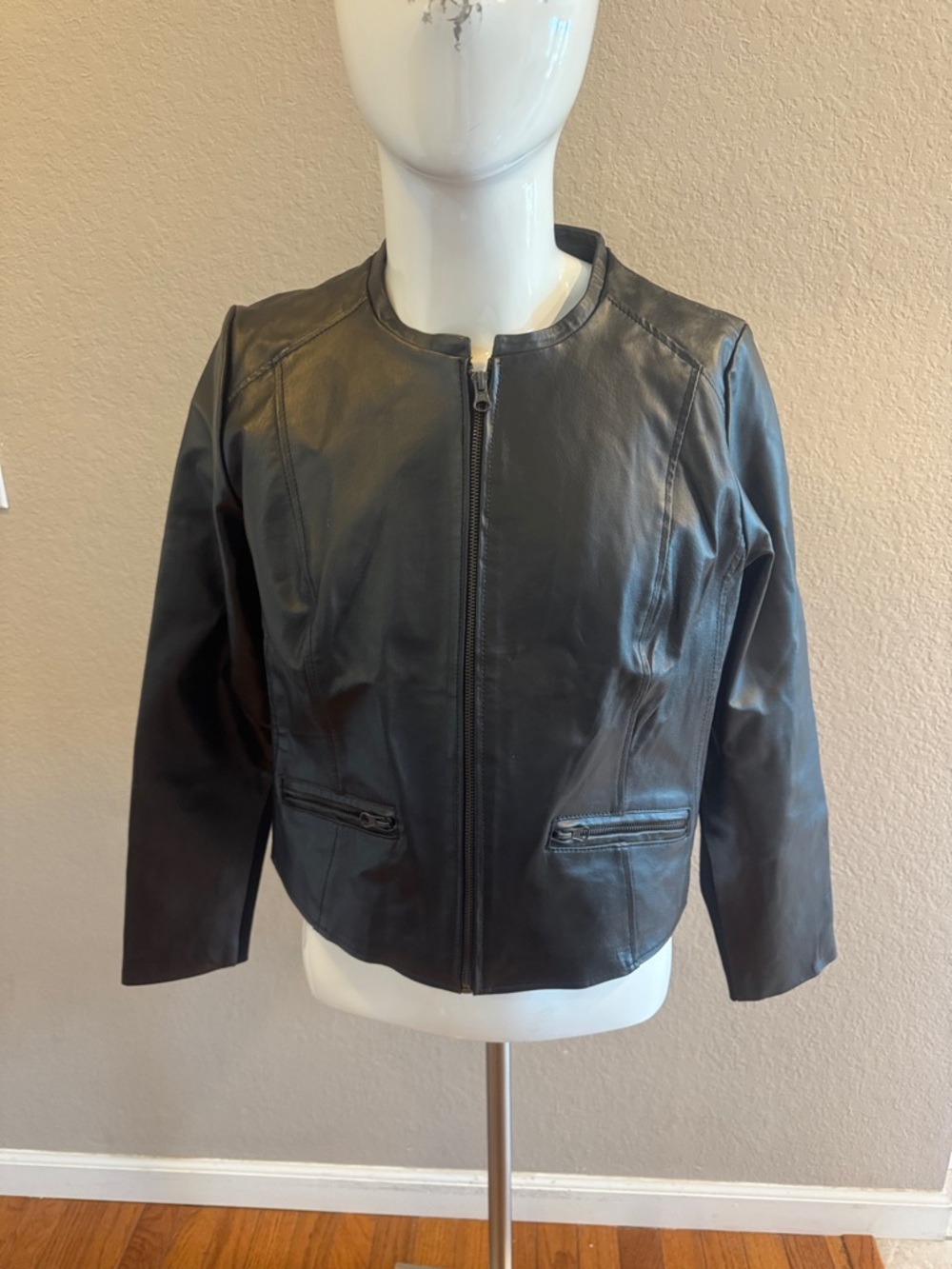 Jessica London Black Collarless Leather Zip Jacket women’s size 16‎